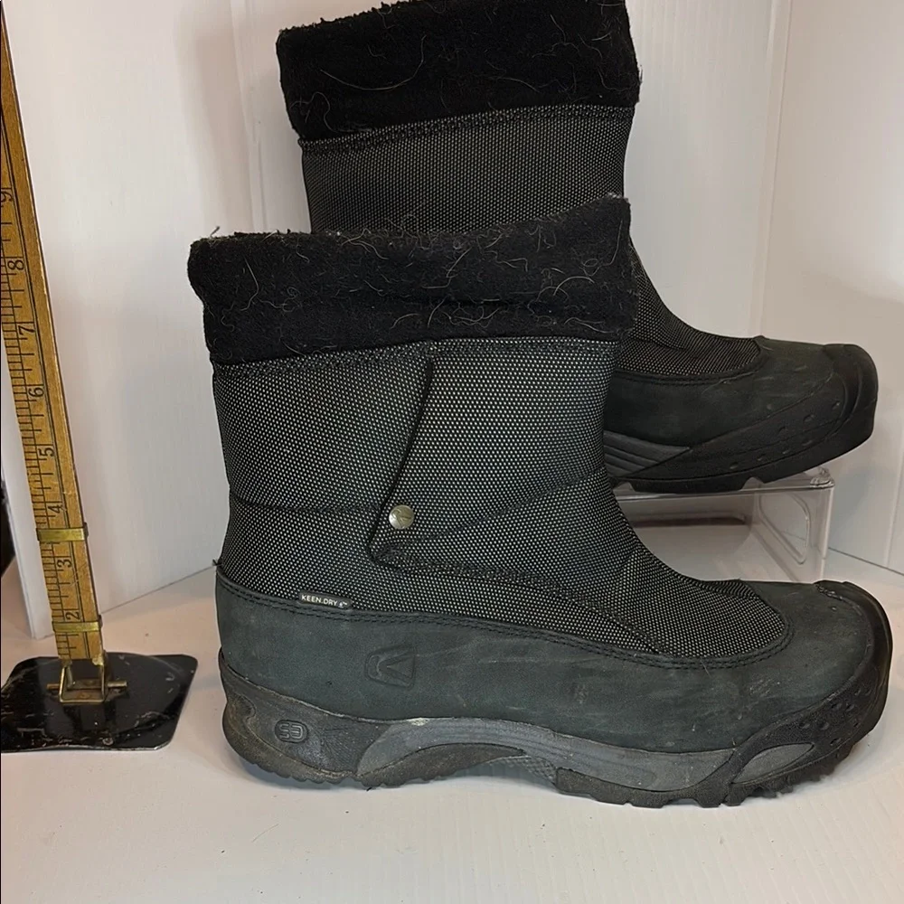 Keen winter boots waterproof. Size 10 Black‎ Winter Boots box 15